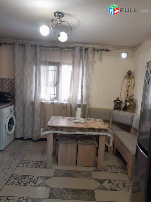 Վաճառվում է Մովսես Խորենացի 215 /7 հասցեում Էրեբունի դատարանի դիմաց ոստիկանության հարևանությամբ և թաղապետարանի կից ՜ տունը շատ մաքուր է ՛ հարցերի դեպքում հեռախոսով մոտակայքում կա ամեն անհրաժեշտը հող չկա