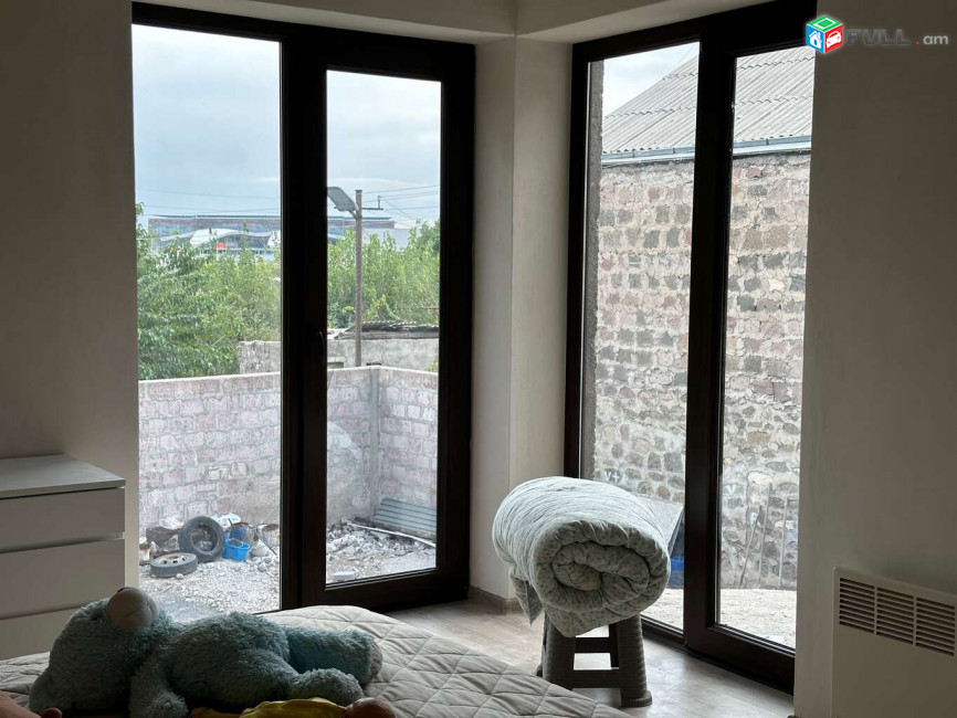Երկու հարկանի տուն Փարաքարում, 200 ք.մ., 2 սանհանգույց, մասնակի վերանորոգում