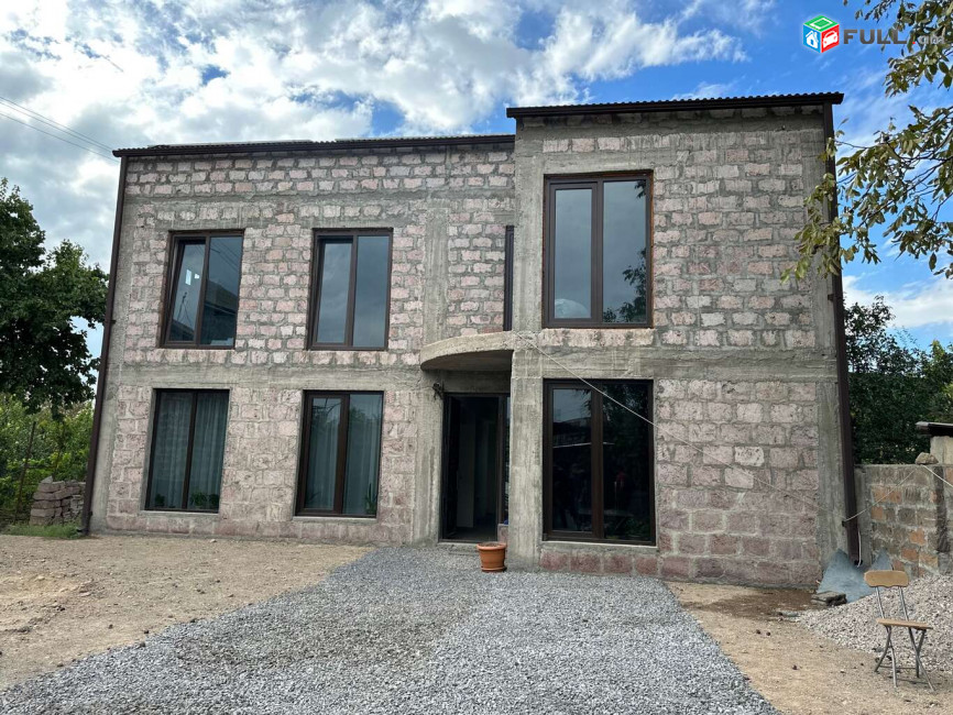 Երկու հարկանի տուն Փարաքարում, 200 ք.մ., 2 սանհանգույց, մասնակի վերանորոգում