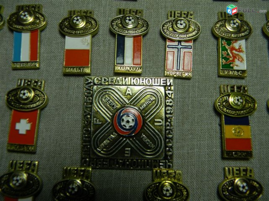 значок.Футбол.	Чемпионат Европы Юноши СССР 1984 UEFA, полный комплект-34 знака. алюмин.,