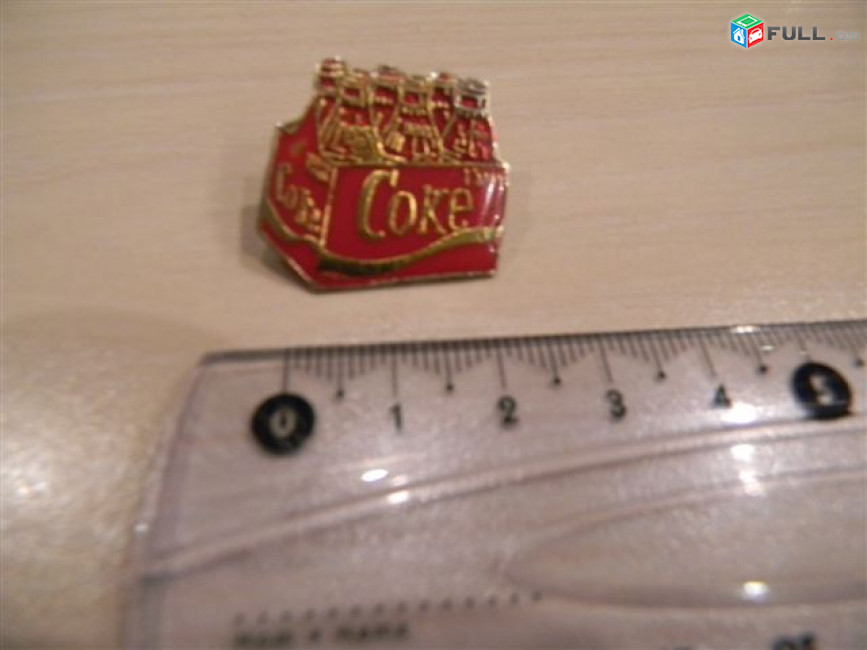 значок.	COKE (ящик с 6 бутылками Кока-кола),	желт,тяж.мет., лакир.эмаль, 