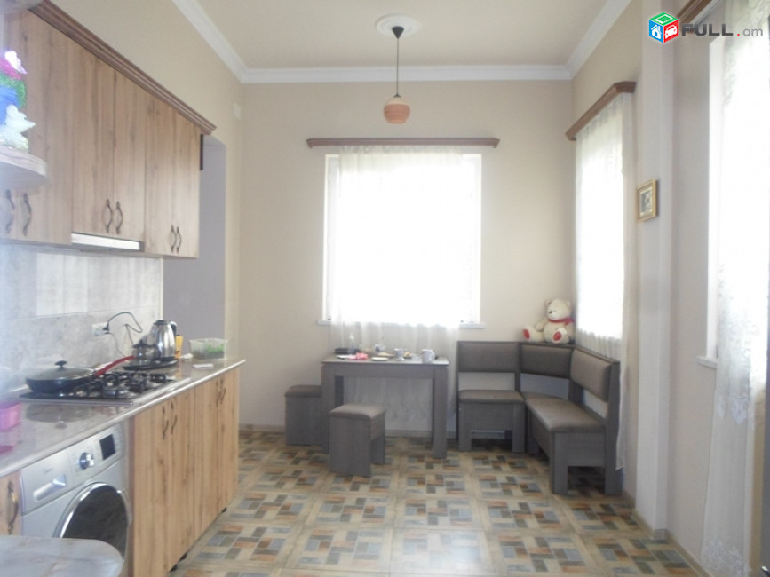 3 սենյականոց բնակարան Շիրակի փողոցում, 73 ք.մ, Կոդ 0473