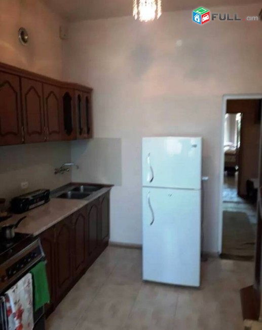 KOD 45396 Բնակարան Կենտրոնում 2 սենյականոց Ստալինյան շենք