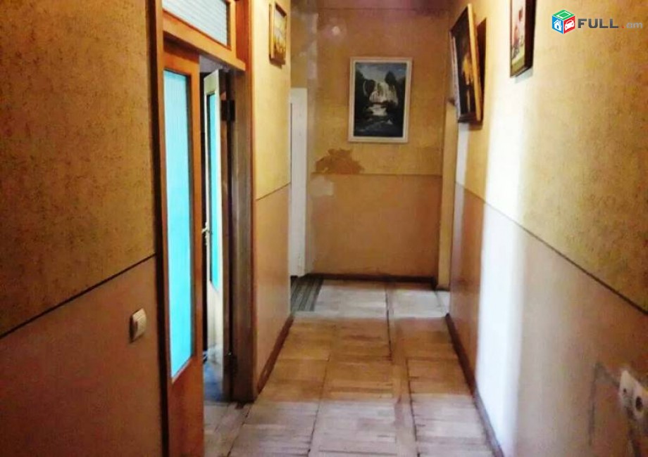 KOD 45396 Բնակարան Կենտրոնում 2 սենյականոց Ստալինյան շենք