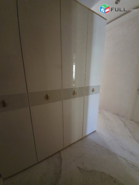 KOD 45603  Varcov 2 senyakanoc bnakaran Operai mot
