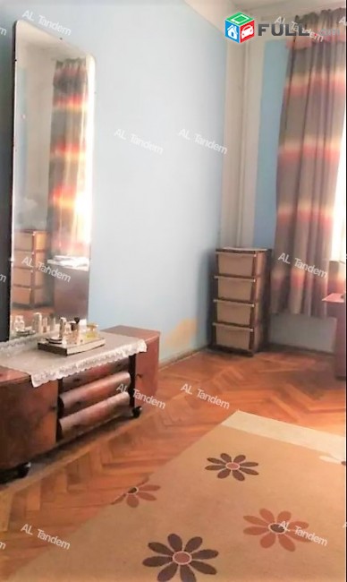 Վաճառվում է բնակարան Մաշտոցի փողոցում