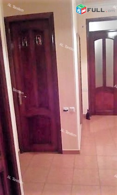 Վաճառվում է բնակարան Խանջյան փողոցում