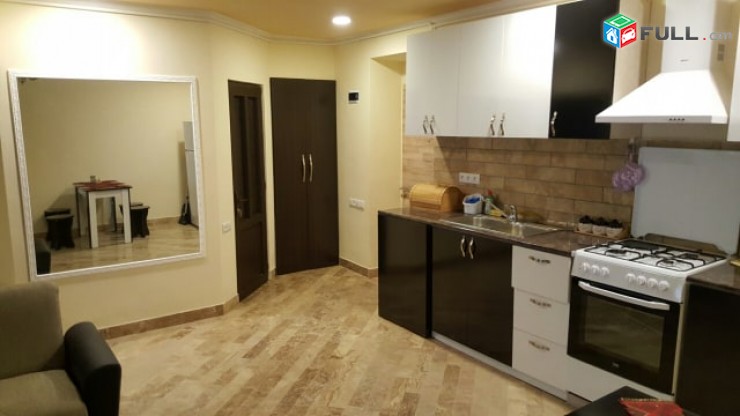 Վարձով 3 սենյականոց լուսավոր, մաքուր բնակարան կենտրոնում