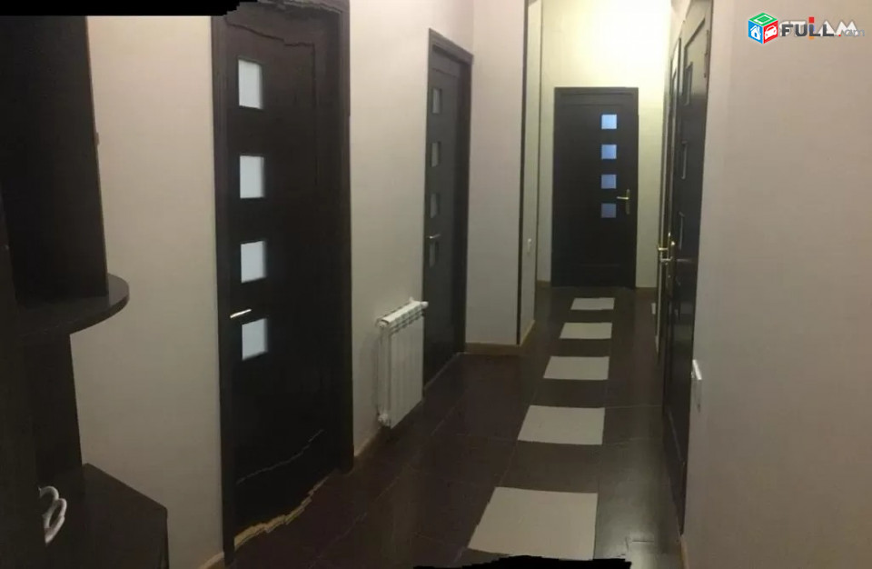 Կոդ 73322  Հանրապետության փողոց 4 սենյակ 
