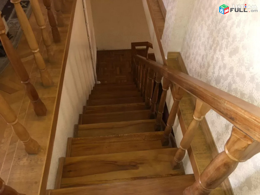 Կոդ 73599  Մաշտոցի պողոտա 6 սենյակ 3 սանհանգույց