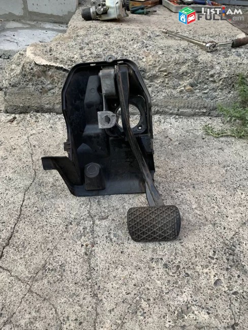 Mercedes benz W211 kuzovi tormuzi pedal