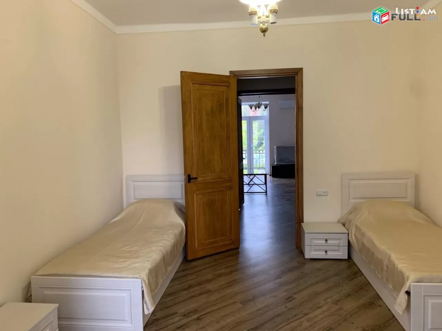 ԿՈԴ MM144 Վարձով է տրվում 3 սենյականոց բնակարան Չարենցի փողոցում