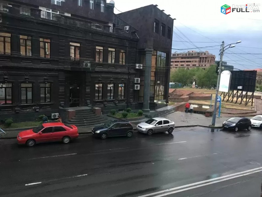 ԿՈԴ MM189 Վարձով է տրվում 3 սենյականոց բնակարան Նալբանդյան փողոցում
