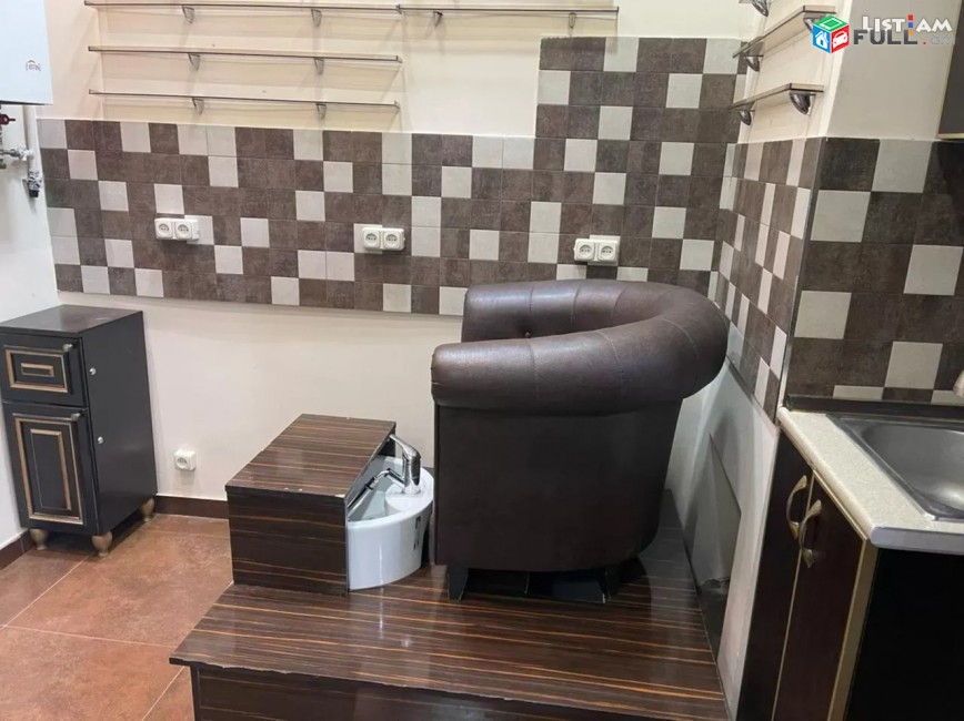 Կոդ 51409 Վարձով է տրվում Գործող վարսավիրանոց