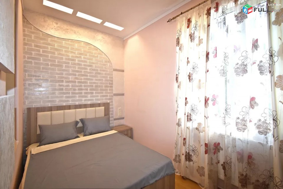 Կոդ 30069 Վարձով է տրվում 3 սենյականոց բնակարան Մաշտոցի պողոտայում