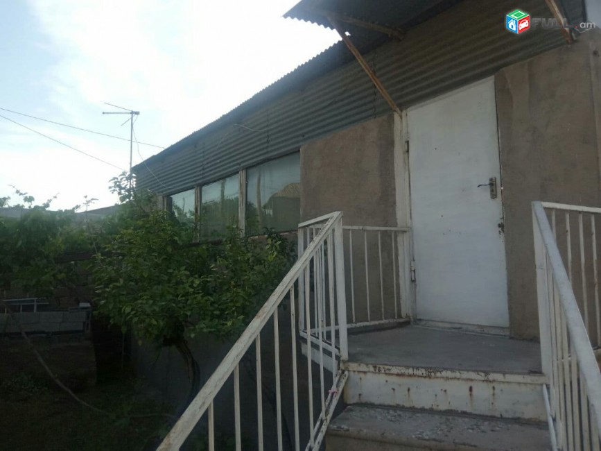 TM574 Վաճառվում է՝ 2 հարկանի, 5+ սենյականոց առանձնատուն ՝ 450/110 քմ մակերեսով,