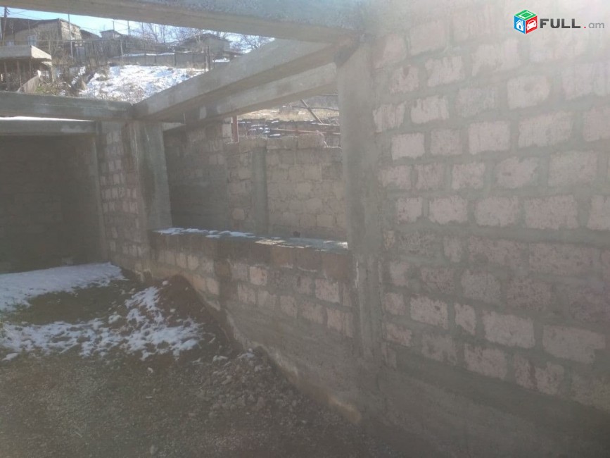 VM648 Վաճառվում է նորակառույց,կիսակառույց առանձնատուն 