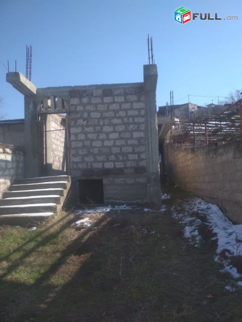 VM648 Վաճառվում է նորակառույց,կիսակառույց առանձնատուն 