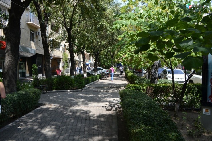 Աբովյան 13  բն 24,   3 սեն,  տան տիրոջից ARANC MIJNORDI varcov bnakaran oravarcov kentronum COMFORT LUXE ANNAXADEP EJAN gnerov 