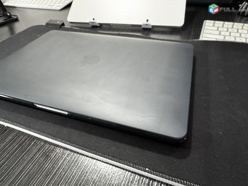 Apple MacBook Pro 13 M1 (2020) 8GB / 256GB Touch Bar