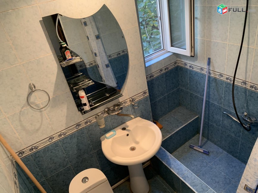 Մեկ հարկանի քարե տուն, Khorenatsi St կենտրոնում, 150 ք.մ., վերանորոգված,naev varcov
