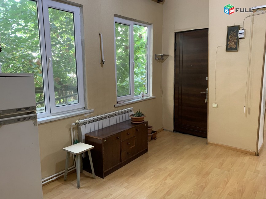 Մեկ հարկանի քարե տուն, Khorenatsi St կենտրոնում, 150 ք.մ., վերանորոգված,naev varcov