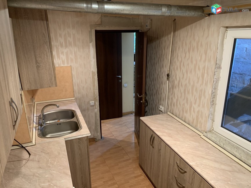Մեկ հարկանի քարե տուն, Khorenatsi St կենտրոնում, 150 ք.մ., վերանորոգված,naev varcov