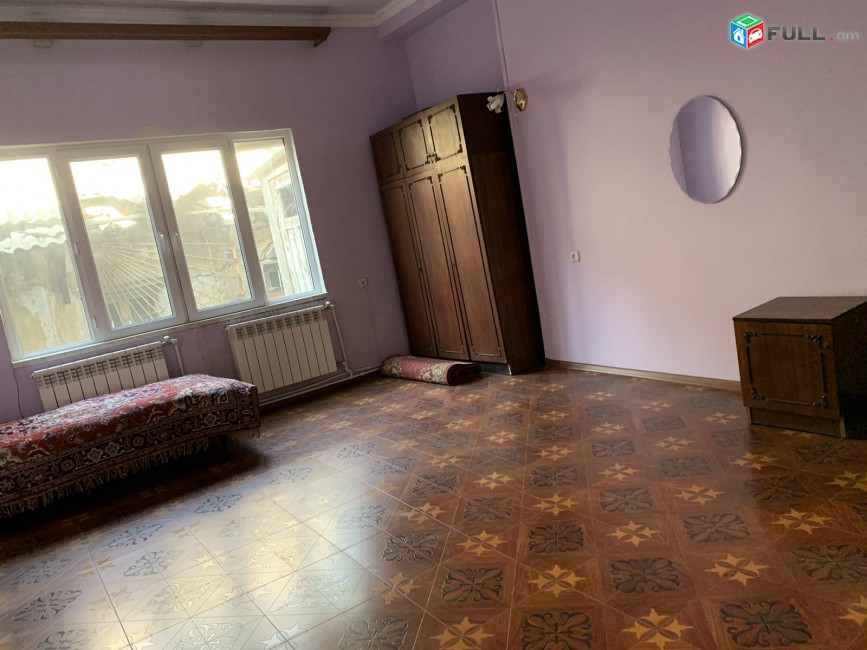 Մեկ հարկանի քարե տուն, Khorenatsi St կենտրոնում, 150 ք.մ., վերանորոգված,naev varcov