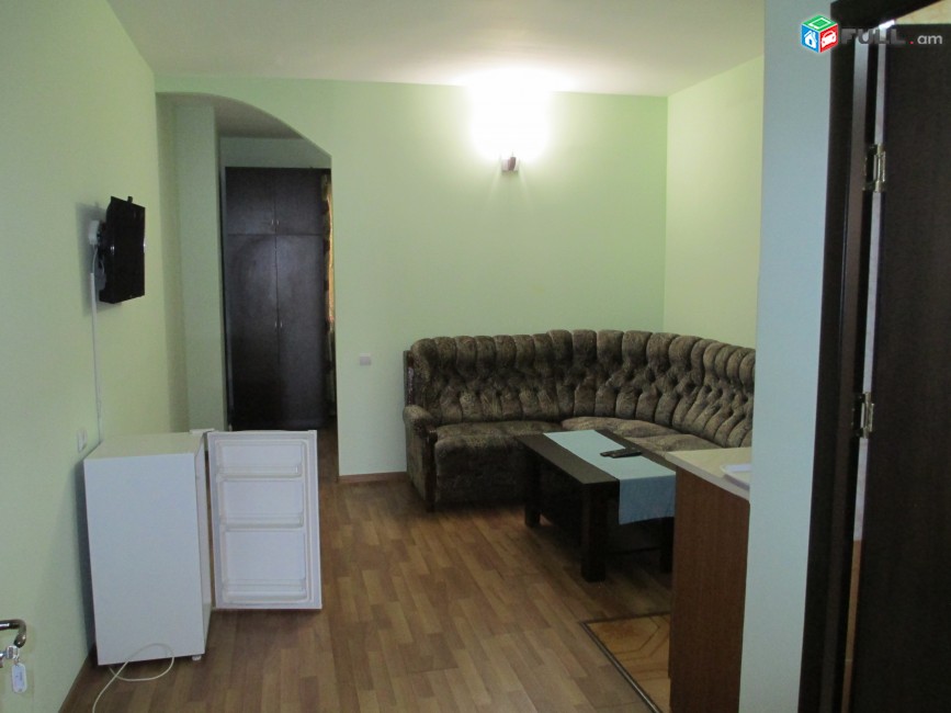 Գրասենյակային տարածք, Charents Street կենտրոնում, 450 ք.մ.