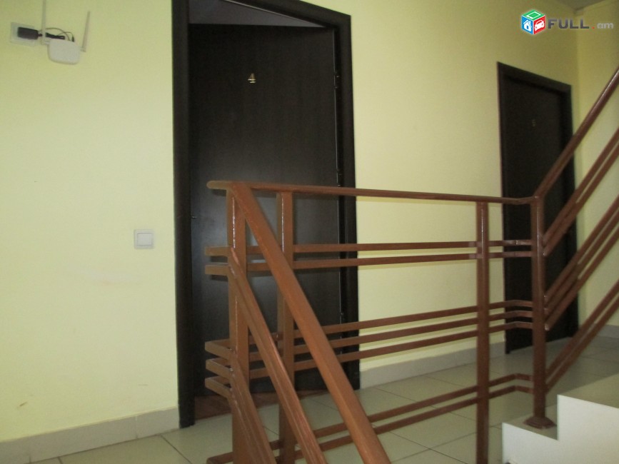 Trvum e 3 harkani hyuranocayin taracq kentronum, 450m2