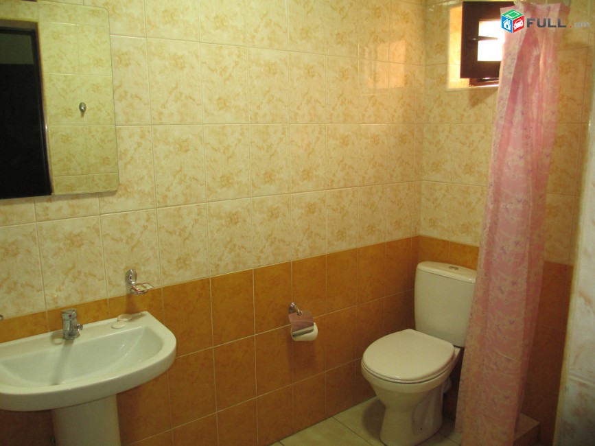 Trvum e 3 harkani hyuranocayin taracq kentronum, 450m2