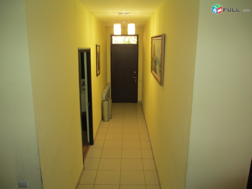 Trvum e 3 harkani hyuranocayin taracq kentronum, 450m2