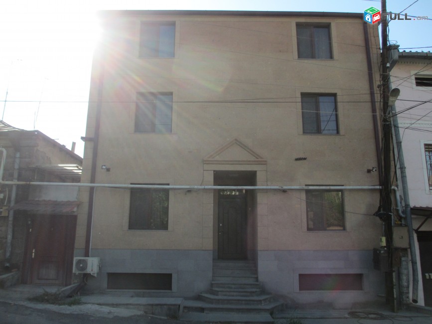 Trvum e 3 harkani hyuranocayin taracq kentronum, 450m2