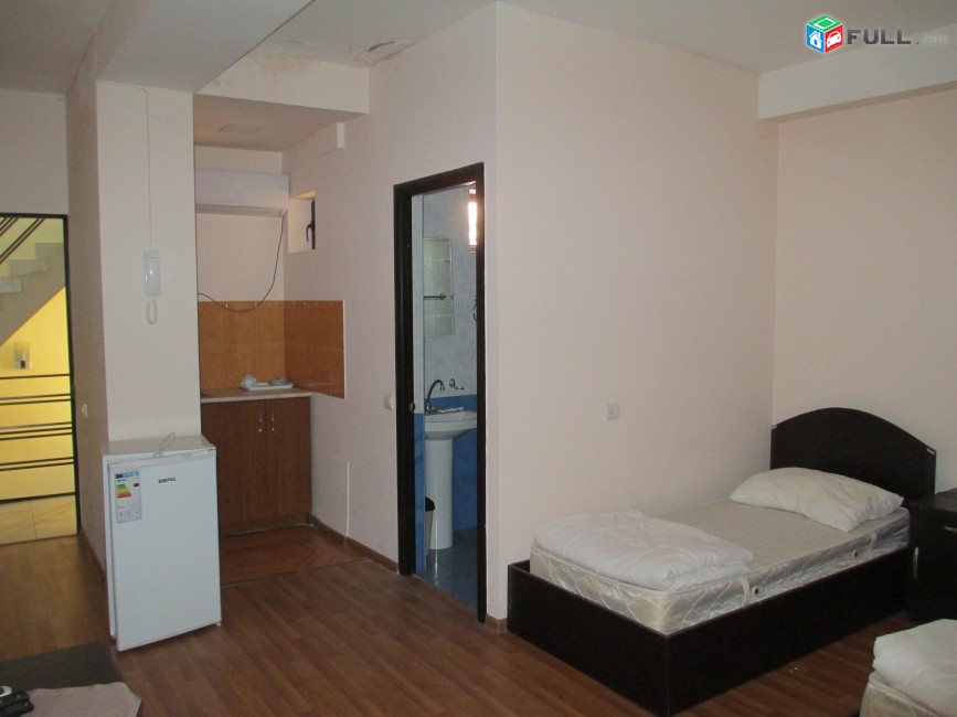 Trvum e 3 harkani hyuranocayin taracq kentronum, 450m2