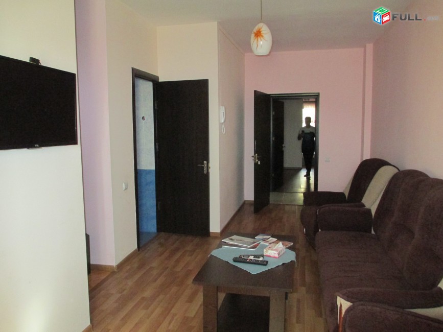 Trvum e 3 harkani hyuranocayin taracq kentronum, 450m2