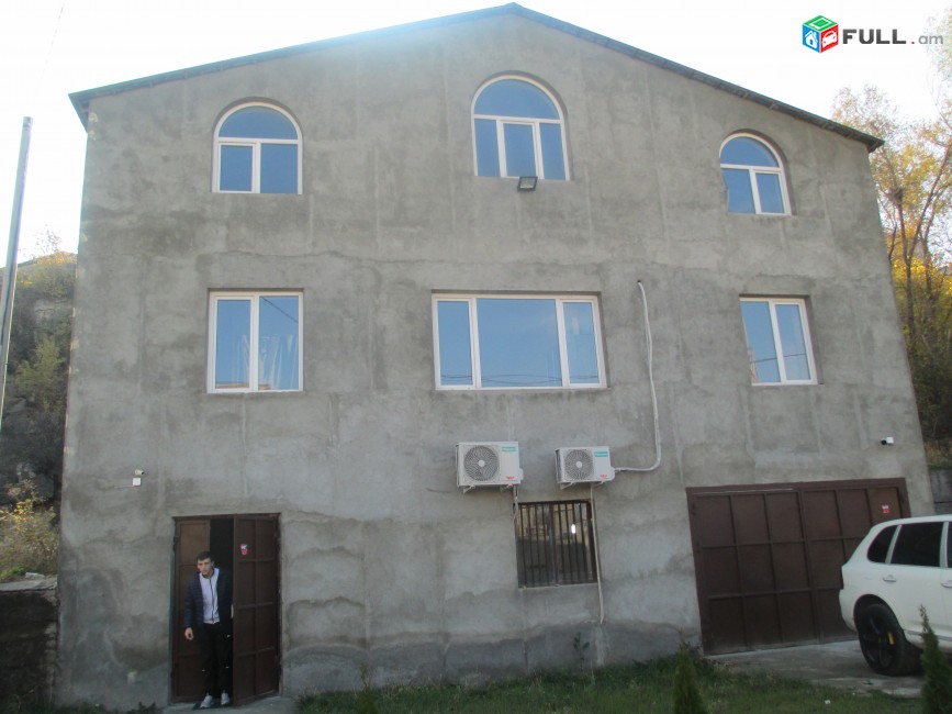3 ՀԱՐԿԱՆԻ ՇԻՆՈՒԹՅՈՒՆ 450մ2+300մ2 ՀՈՂԱՏԱՐԱԾՔ