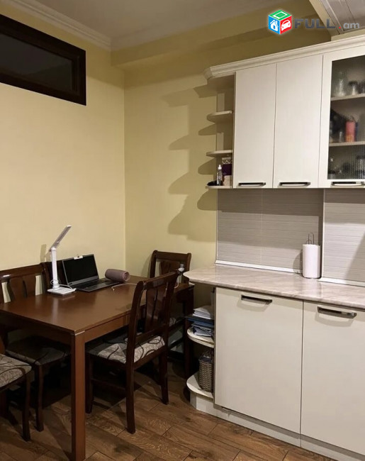 Կենտրոն՝ Մ.Հերացի փող. 2 սենյակ. 5/4 հարկ. 