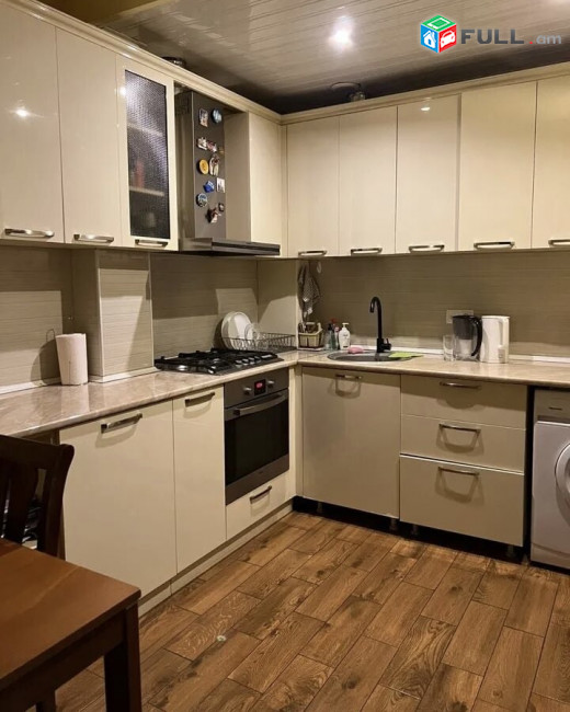 Կենտրոն՝ Մ.Հերացի փող. 2 սենյակ. 5/4 հարկ. 