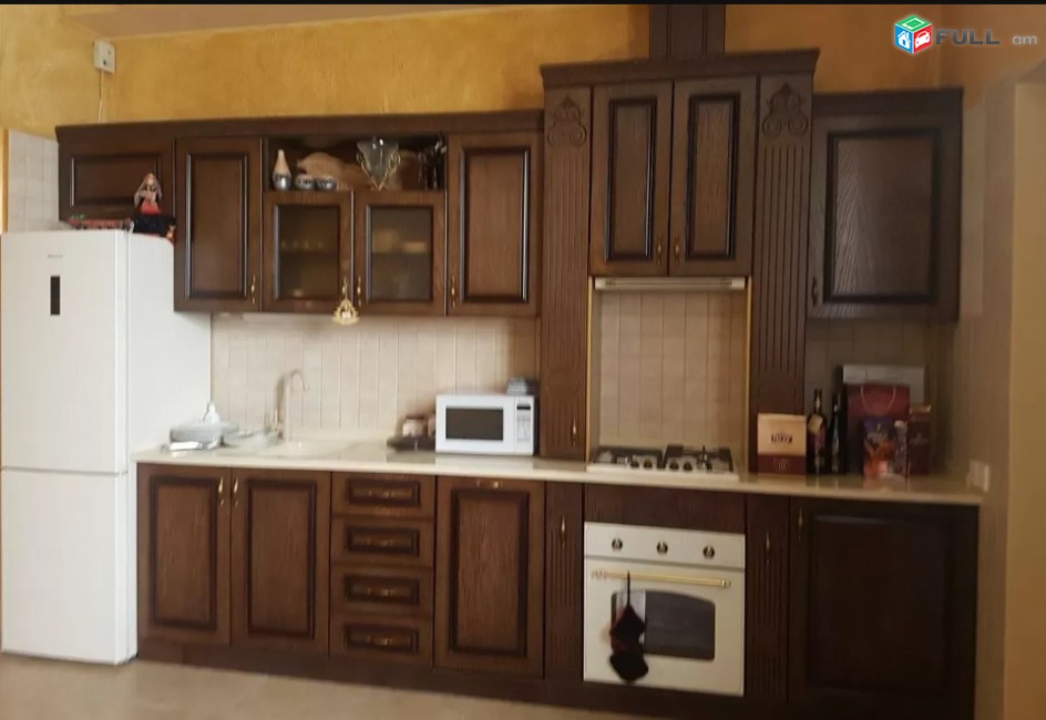 LA00964 Վարձով 3 հարկանի 7 սենյականոց  առանձնատուն Անտառային փողոց , Կասկադ