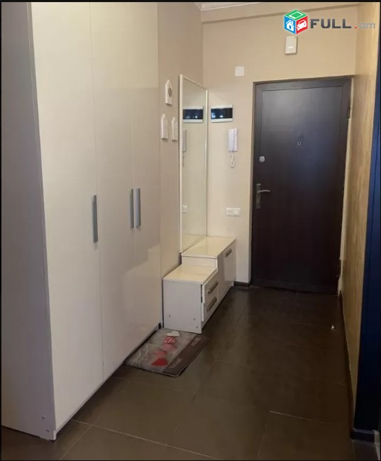 LA01140 Վարձով 3 սենյականոց բնակարան Քաջազնունի փողոցում 