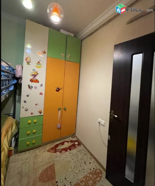 LA01140 Վարձով 3 սենյականոց բնակարան Քաջազնունի փողոցում 
