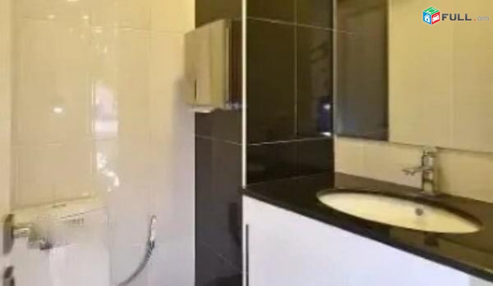 LA01211  Վարձով 4 հարկանի 6 սենյականոց առանձնատուն Չարենցի փողոցում 