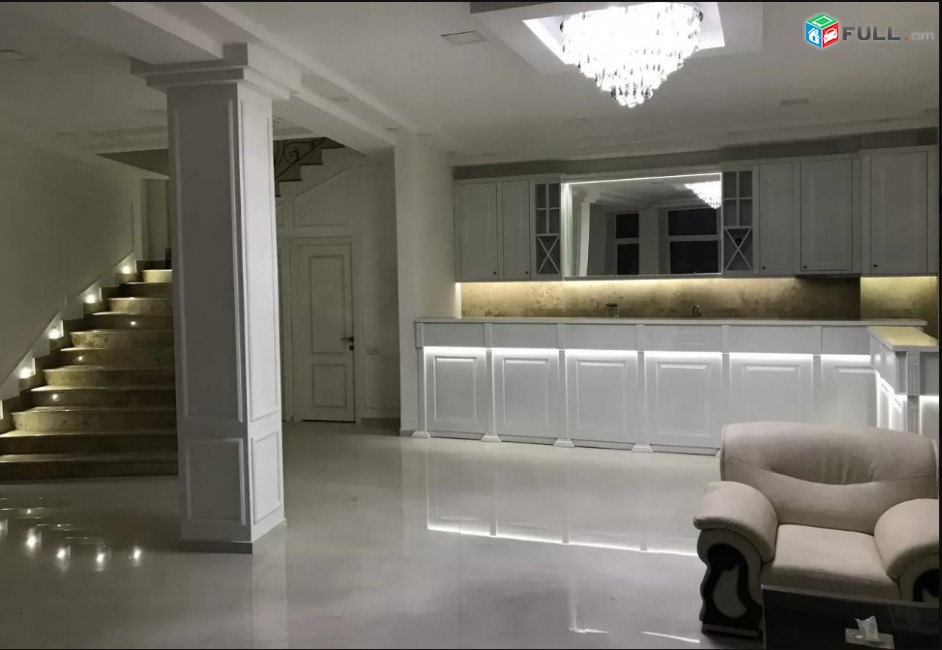 LA01211  Վարձով 4 հարկանի 6 սենյականոց առանձնատուն Չարենցի փողոցում 
