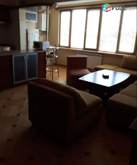 LA01252 Վարձով 4 սենյականոց բնակարան Կորյունի փողոց , Նալբանդյան- Իսահակյան