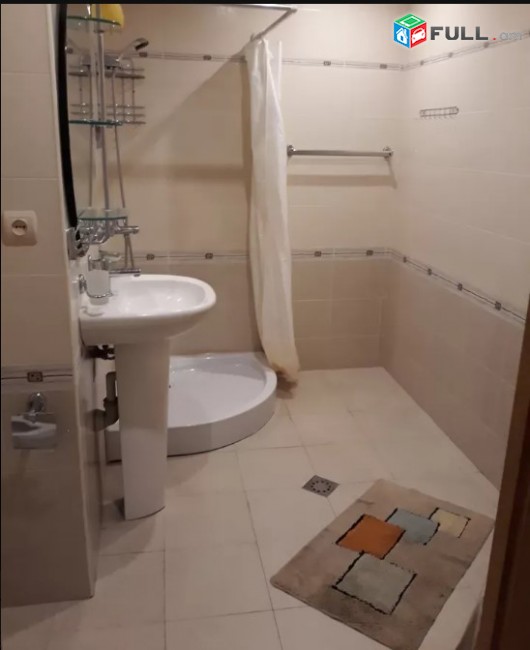 LA01252 Վարձով 4 սենյականոց բնակարան Կորյունի փողոց , Նալբանդյան- Իսահակյան