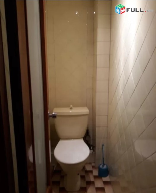 LA01252 Վարձով 4 սենյականոց բնակարան Կորյունի փողոց , Նալբանդյան- Իսահակյան