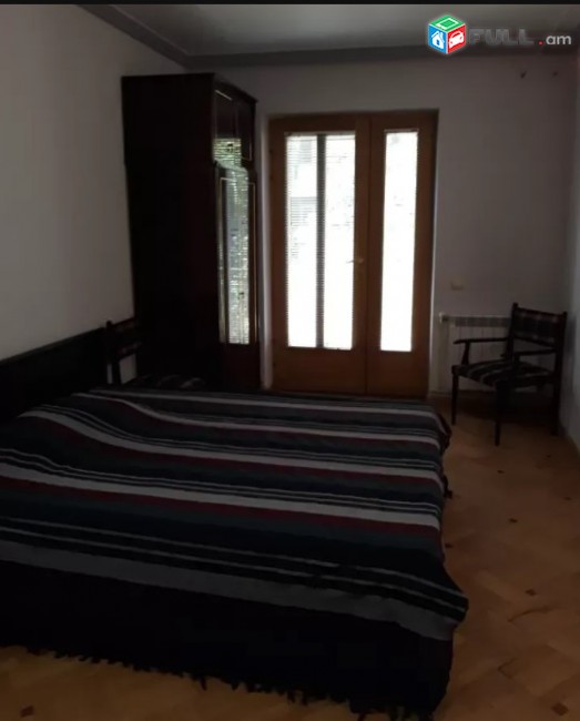 LA01252 Վարձով 4 սենյականոց բնակարան Կորյունի փողոց , Նալբանդյան- Իսահակյան