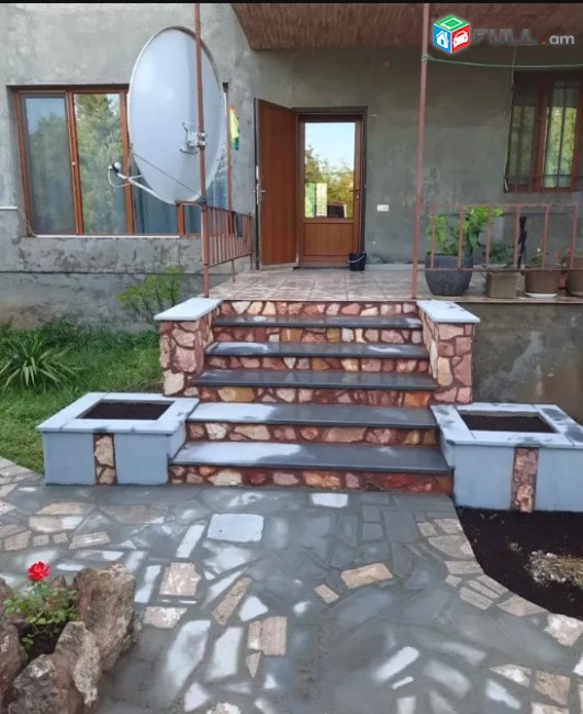 LA01269 Վարձով 5 սենյականոց առանձնատուն Ղափանցյան փողոց ,Գես