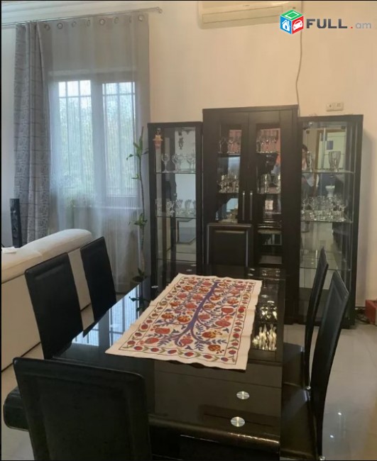 LA01269 Վարձով 5 սենյականոց առանձնատուն Ղափանցյան փողոց ,Գես