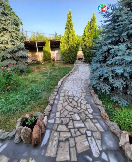 LA01269 Վարձով 5 սենյականոց առանձնատուն Ղափանցյան փողոց ,Գես